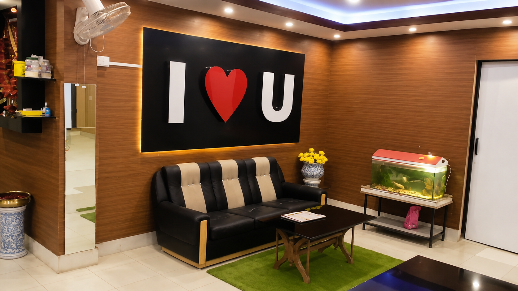Chas Bokaro — Guest lounge